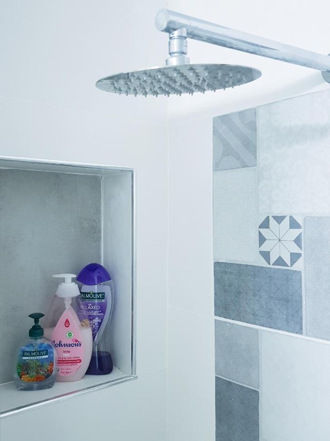 Artichoke Boutique Apartment Haifa Bagian luar foto